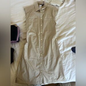 GAP Women’s Lightweight Button down dress with back cutout